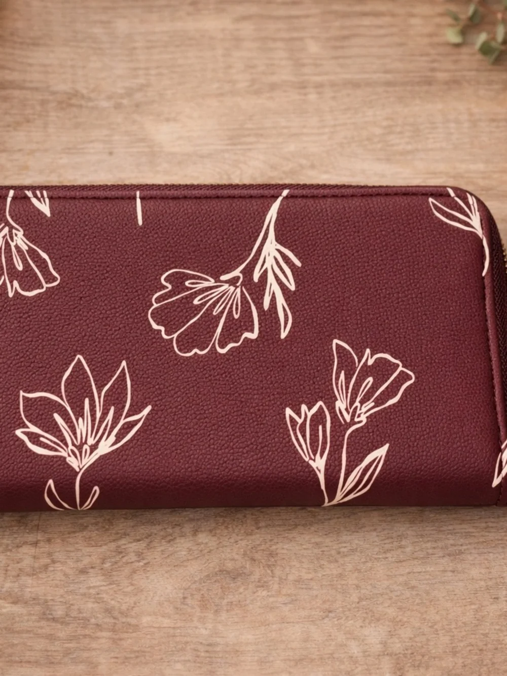 Thirty-One All About The Benjamins Wallet Burgundy - Picture 2 of 7